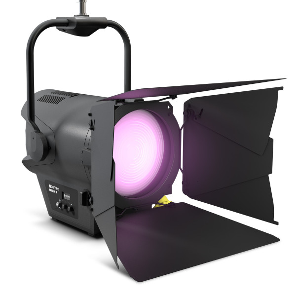 Cameo F4 FC PO IP - színházi spotlámpa Fresnel lencsével nappali fényű LED, zoom, fekete ház, IP65, Rúddal állítható