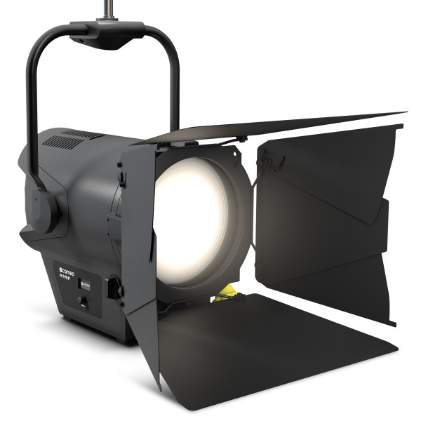 Cameo F4 T PO IP - színházi spotlámpa Fresnel lencsével Tungsten (volfrám) fényű LED, zoom, fekete ház, IP65, rúddal állítható Cameo F4 T PO IP - színházi spotlámpa Fresnel lencsével Tungsten (volfrám) fényű LED, zoom, fekete ház, IP65, rúddal állítható