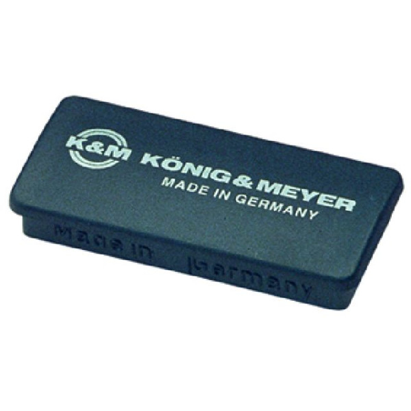 König & Meyer 115/6 - mágneses rögzítő szitázható műanyag bevonattal, fekete, K&M logóval König & Meyer 115/6 - mágneses rögzítő szitázható műanyag bevonattal, fekete, K&M logóval