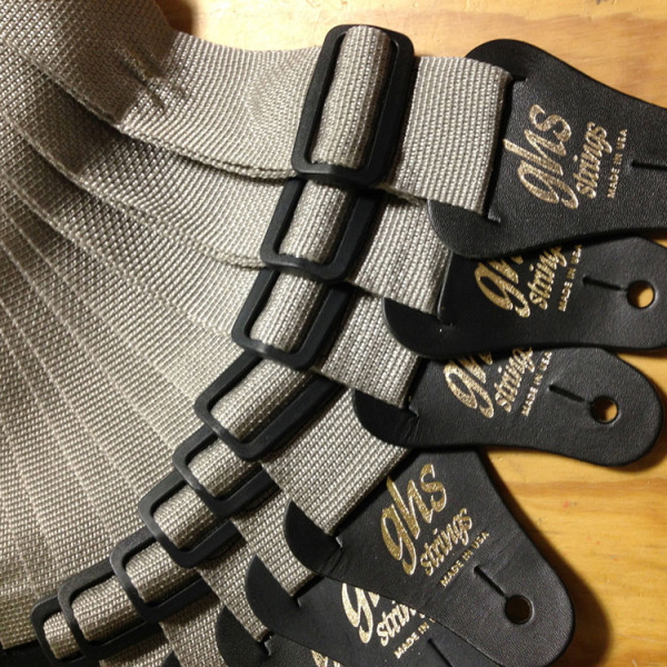 GHS A8SILV gitár heveder, nylon, ezüstszínű